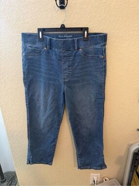 Women’s Gloria Vanderbilt high-rise capris